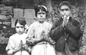 Fatima_children_with_rosaries-300x192 Świadkowie końca świata. Przepowiednie zaczynają się spełniać na naszych oczach!