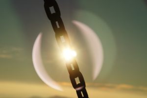 sun_chain_aperture_light_effect_lens_effect-1001864.jpgd_-300x199 Demon Kratos – historia totalnego zniewolenia!